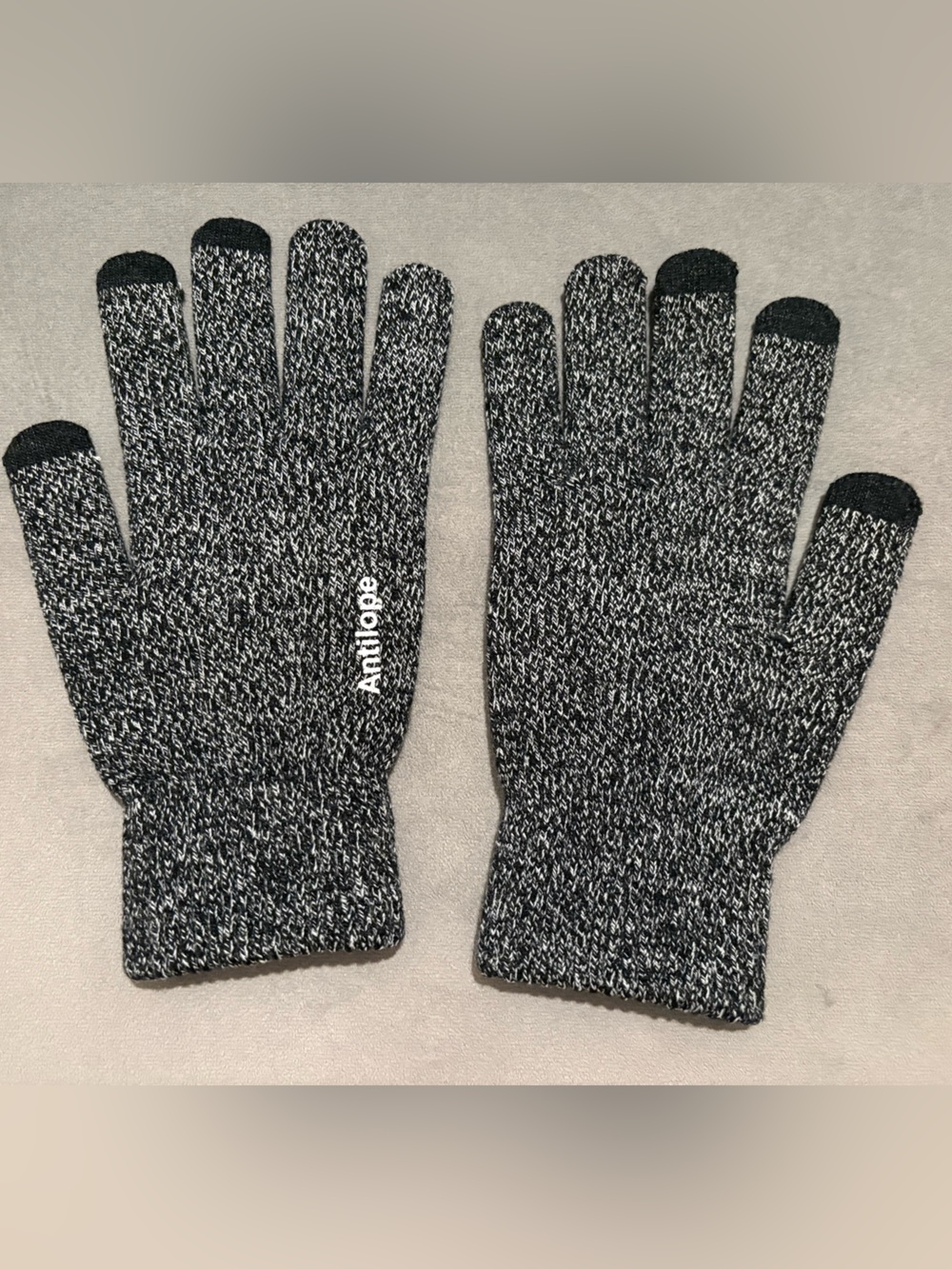 Antilope Unisex Black and Gray Knit Touchscreen Gloves
